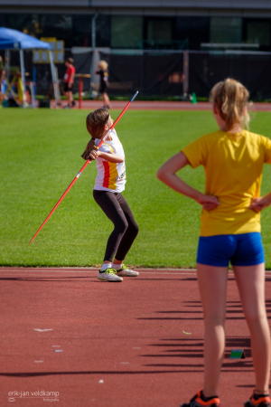 Femke bij speer