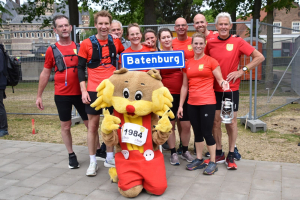 Jaapie samen met de Batenburg lopers