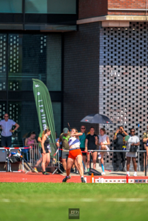 Nienke bij speerwerpen