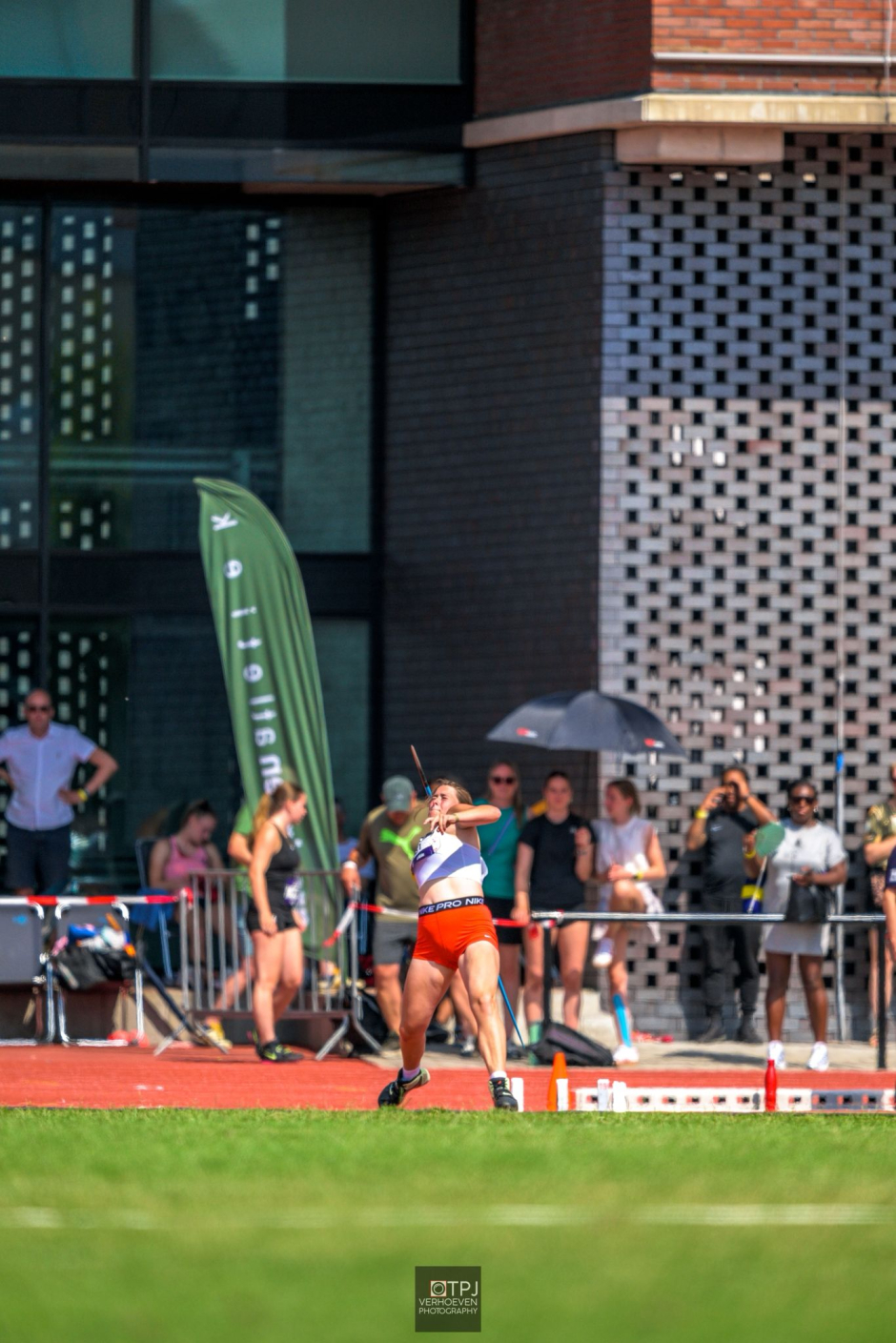 Nienke bij speerwerpen